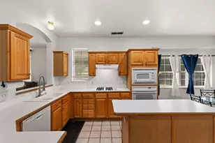 5709 Christy Ln, Haltom City, TX 76137 - Photo 9