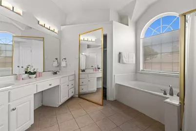 5709 Christy Lane, Haltom City, TX 76137 - Photo 17