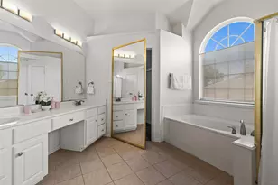 5709 Christy Ln, Haltom City, TX 76137 - Photo 17