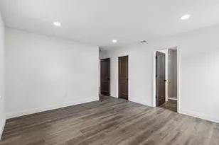 8711 Hackney Ln, Dallas, TX 75238 - Photo 19
