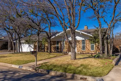 701 Kentwood Circle, Bedford, TX 76021 - Photo 3