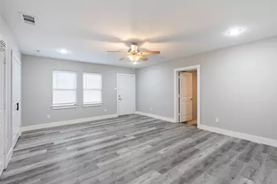923 Hartsdale Drive, Dallas, TX 75211 - Photo 15