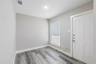 923 Hartsdale Dr, Dallas, TX 75211 - Photo 9