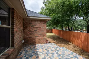 6805 Terbet Ct, Fort Worth, TX 76112 - Photo 25