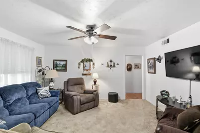 913 Blossom Circle, Garland, TX 75041 - Photo 3