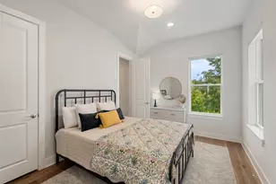 381 E Greenbriar Ln, Dallas, TX 75203 - Photo 29