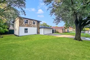 834 Brian Dr, Grand Prairie, TX 75052 - Photo 3