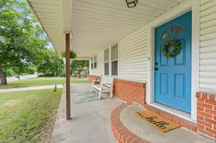 521 Woodard Ave, Cleburne, TX 76033 - Photo 3