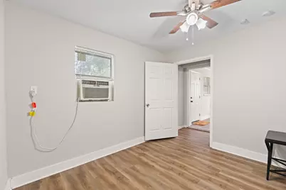 521 Woodard Avenue, Cleburne, TX 76033 - Photo 31