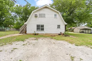 521 Woodard Ave, Cleburne, TX 76033 - Photo 33