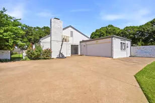 9618 Fallbrook Dr, Dallas, TX 75243 - Photo 27