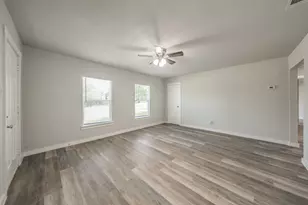 5558 Meadowbrook Dr, Fort Worth, TX 76112 - Photo 9