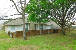 502 Hillcrest Ln, Krum, TX 76249 - Photo 33