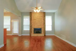 502 Hillcrest Ln, Krum, TX 76249 - Photo 9
