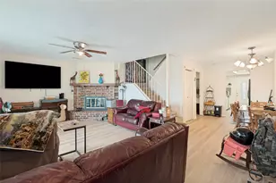 34 E Mountain Ln, Grand Prairie, TX 75052 - Photo 3