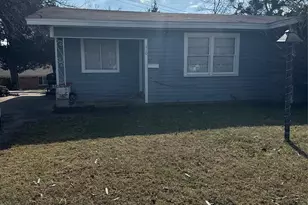 910 Circle Dr, Bowie, TX 76230 - Photo 1