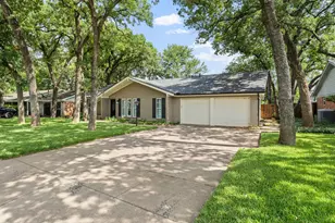 1217 W Redbud Dr, Hurst, TX 76053 - Photo 3