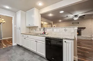 1217 W Redbud Dr, Hurst, TX 76053 - Photo 15