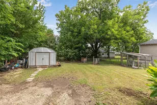 403 Walnut St, Grandview, TX 76050 - Photo 17