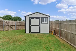 1301 Erin Ct, Burleson, TX 76028 - Photo 27