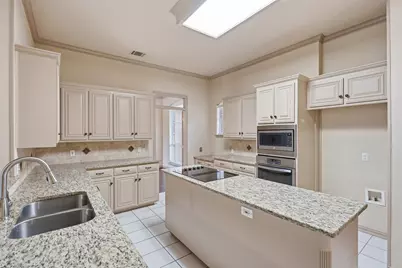 3318 Summergrove Drive, Arlington, TX 76001 - Photo 9