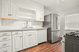 910 Reverchon Dr, Dallas, TX 75211 - Photo 11