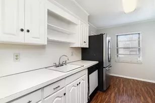 910 Reverchon Dr, Dallas, TX 75211 - Photo 3