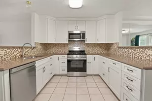 1428 Creekview Dr, Lewisville, TX 75067 - Photo 3