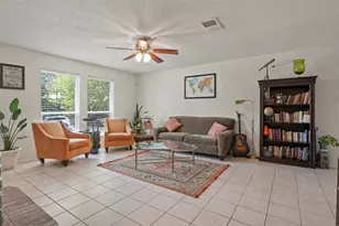 1428 Creekview Dr, Lewisville, TX 75067 - Photo 5