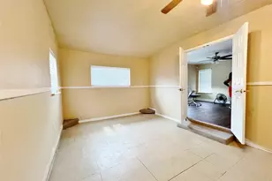4236 Comanche St, Fort Worth, TX 76119 - Photo 11