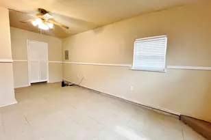4236 Comanche St, Fort Worth, TX 76119 - Photo 9