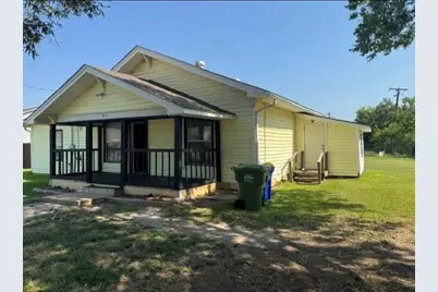 323 E Lloyd Street, Krum, TX 76249 - Photo 1