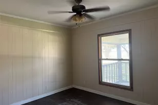 323 E Lloyd St, Krum, TX 76249 - Photo 7