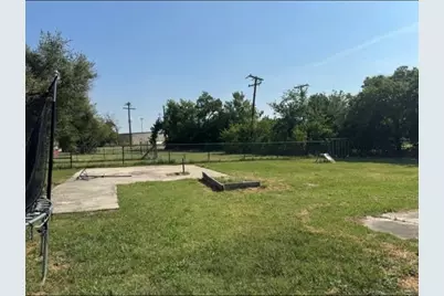 323 E Lloyd Street, Krum, TX 76249 - Photo 11
