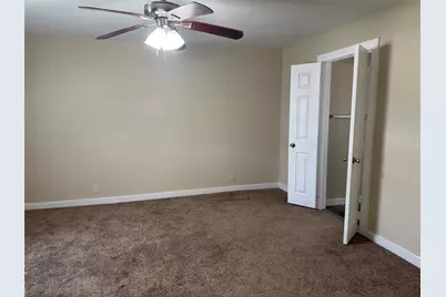 323 E Lloyd Street, Krum, TX 76249 - Photo 5