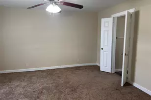 323 E Lloyd St, Krum, TX 76249 - Photo 5