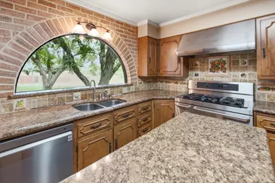 612 W Highland Street, West, TX 76691 - Photo 7