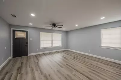 917 E Jessamine Street, Fort Worth, TX 76104 - Photo 5