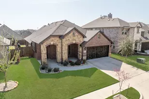 2761 Lisa Maria St, Burleson, TX 76028 - Photo 5