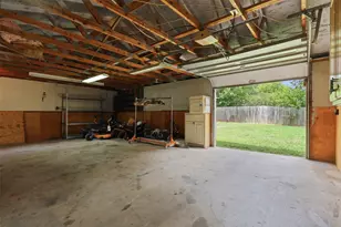 908 W Westhill Dr, Cleburne, TX 76033 - Photo 27