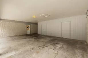 908 W Westhill Dr, Cleburne, TX 76033 - Photo 31