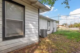 122 Ramsey Ave, Cleburne, TX 76031 - Photo 17