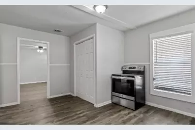 122 Ramsey Avenue, Cleburne, TX 76031 - Photo 5