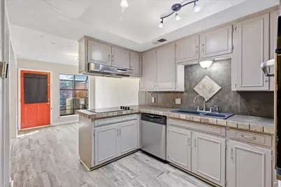 981 Chateau Valee Circle, Bedford, TX 76022 - Photo 3