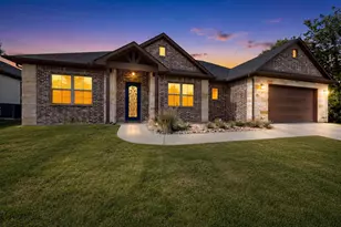 821 E 2nd St, Weatherford, TX 76086 - Photo 1