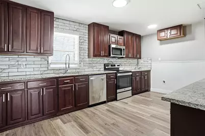 705 Vine Street, Euless, TX 76040 - Photo 5