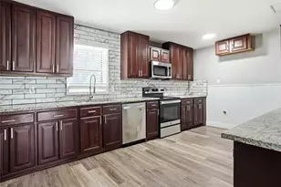 705 Vine St, Euless, TX 76040 - Photo 5