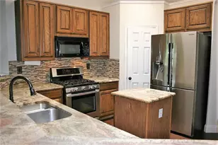 4809 Summit Cir, Flower Mound, TX 75028 - Photo 3