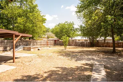 207 W Howell Street, Saint Jo, TX 76265 - Photo 3