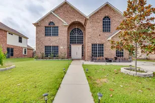 2811 Gillespie Ln, Grand Prairie, TX 75052 - Photo 5